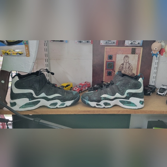 Shoes - Picture 6 of 8